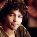 Adrian Grenier Jokes About Devil Wears Prada 2 in Starbucks Ad