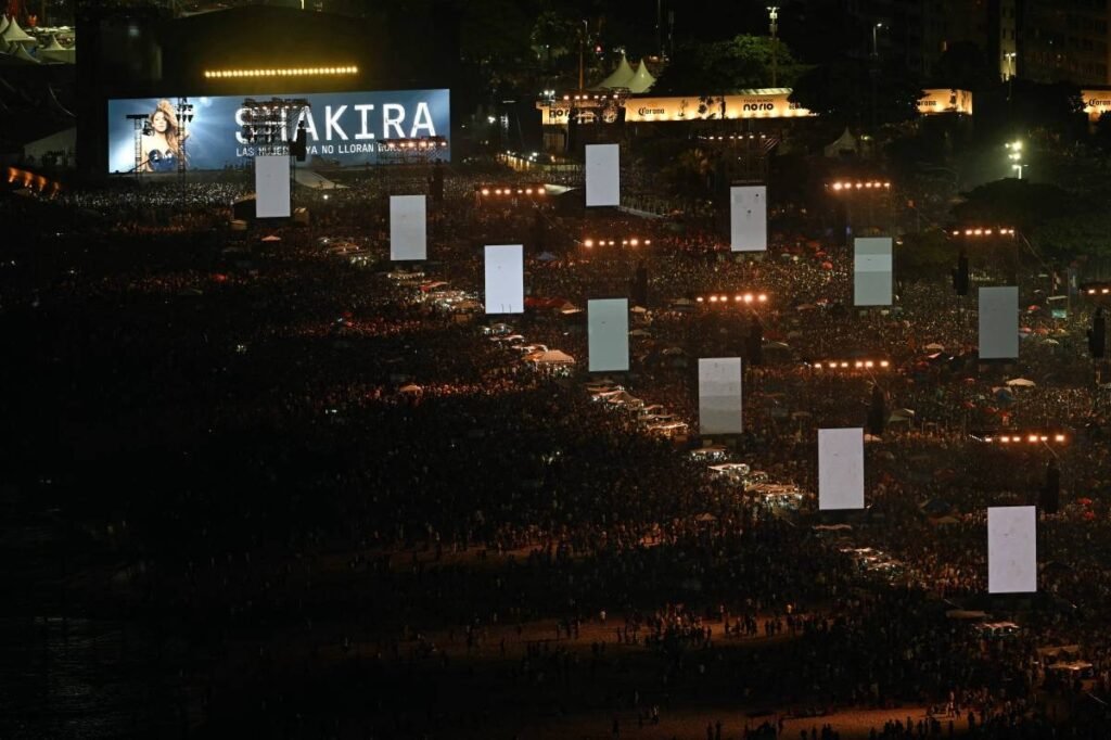Rio's Copacabana beach hosts massive crowd for free Shakira concert